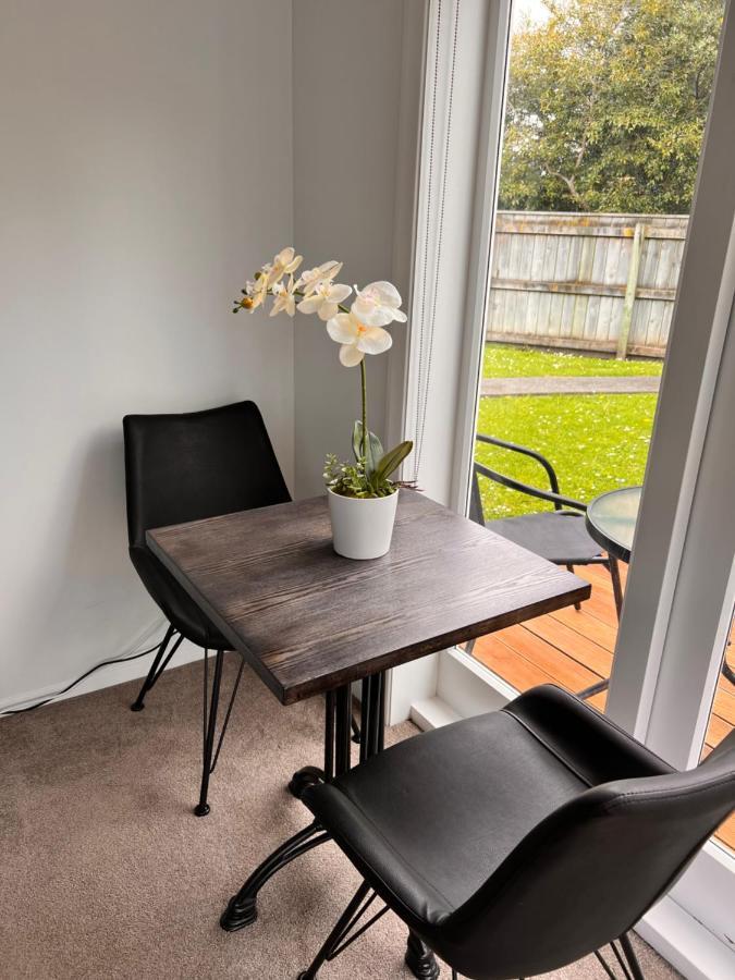 The Perfect Getaway For Two In A Large Suite Whanganui Exterior photo